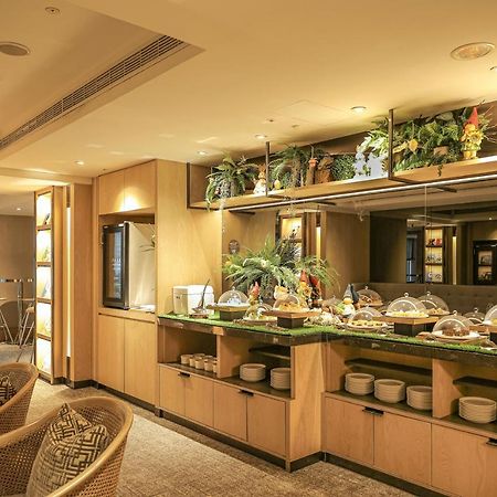 Regent Taipei Hotel Exterior photo The buffet at the lounge