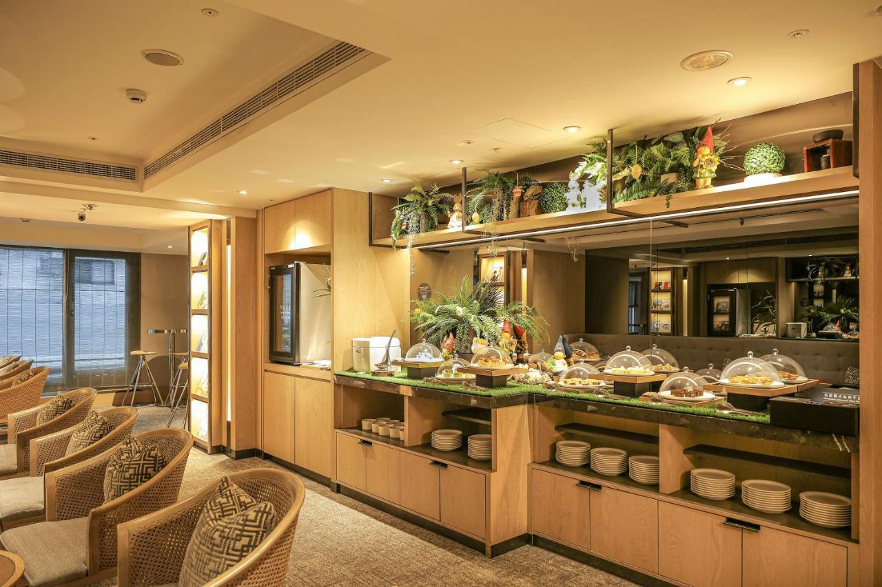 Regent Taipei Hotel Exterior photo The buffet at the lounge