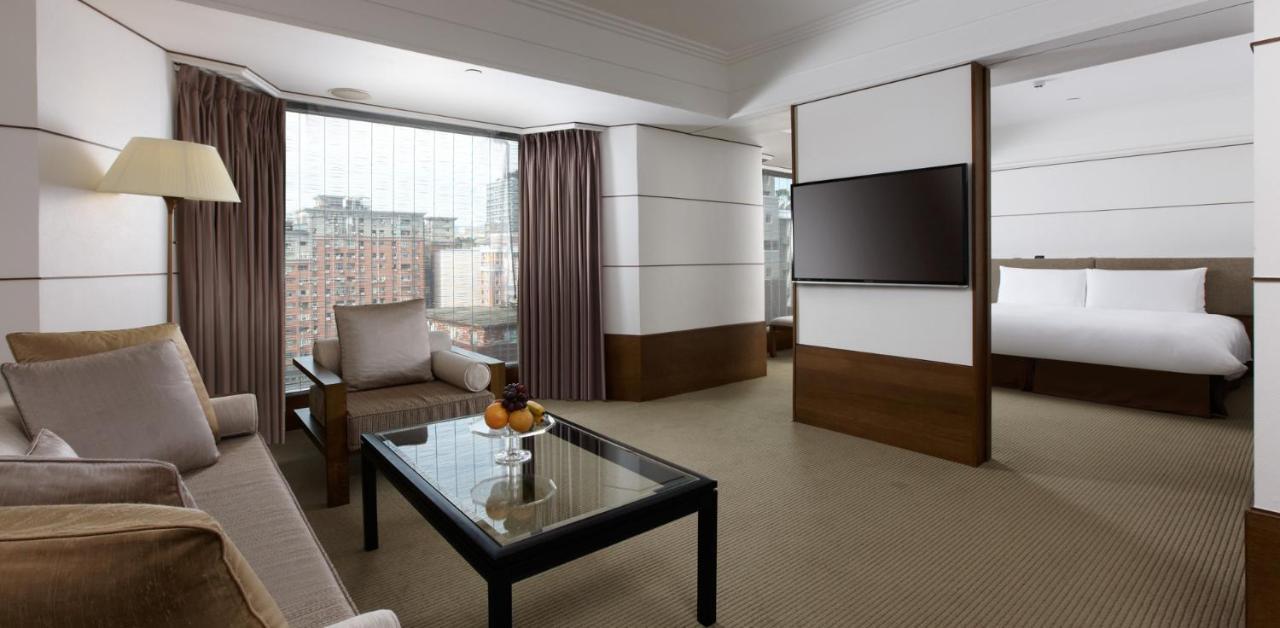 Regent Taipei Hotel Exterior photo A suite at the Mandarin Oriental, Munich