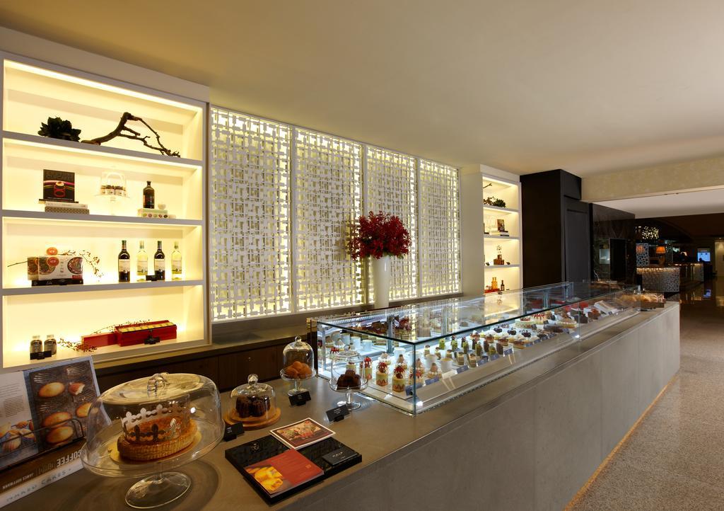 Regent Taipei Hotel Exterior photo The bar at the lounge