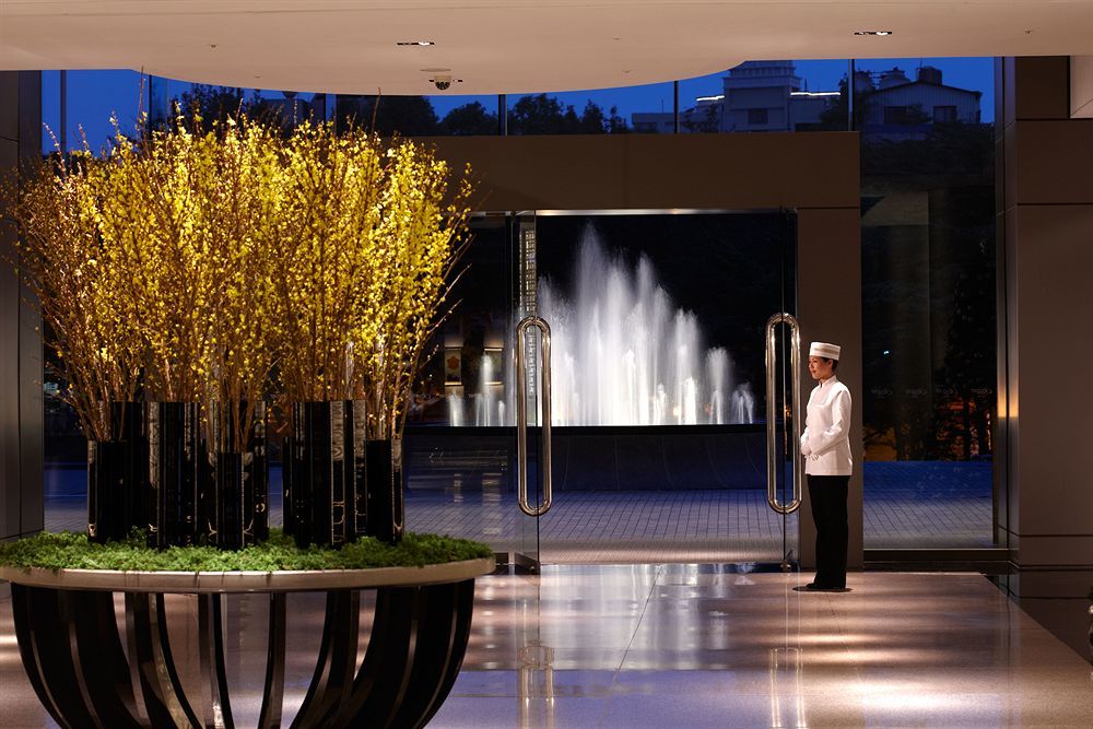 Regent Taipei Hotel Exterior photo Entrance to the hotel
