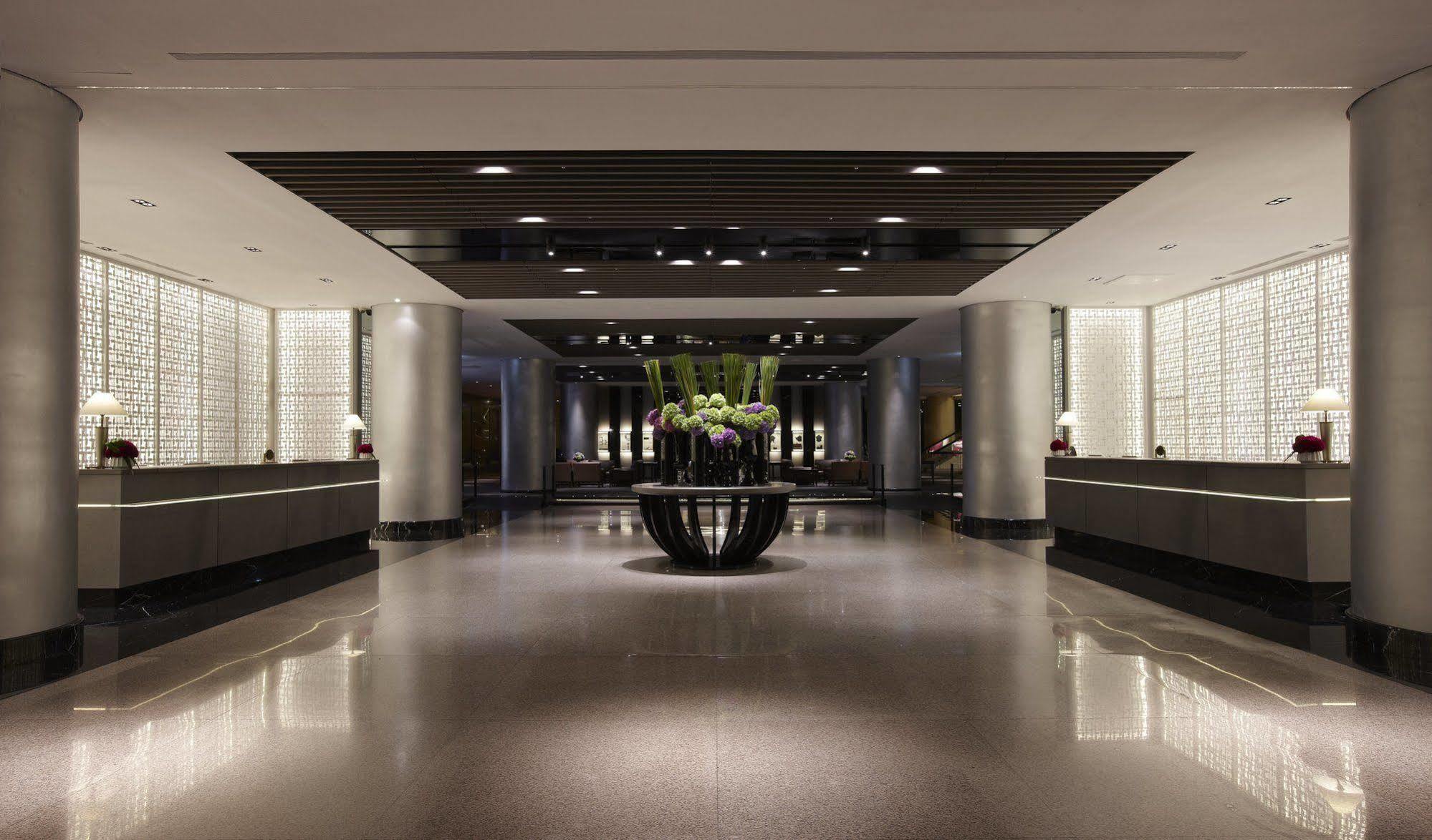 Regent Taipei Hotel Exterior photo The lobby of the hotel