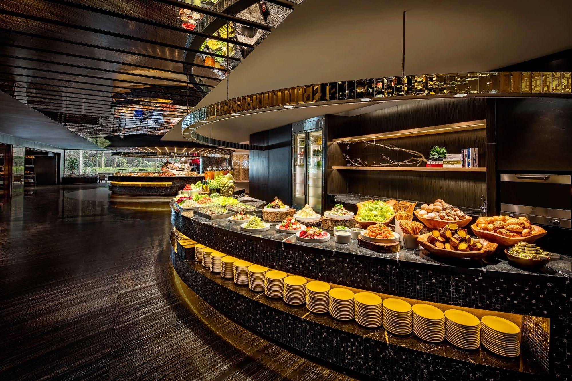 Regent Taipei Hotel Exterior photo The buffet at the restaurant