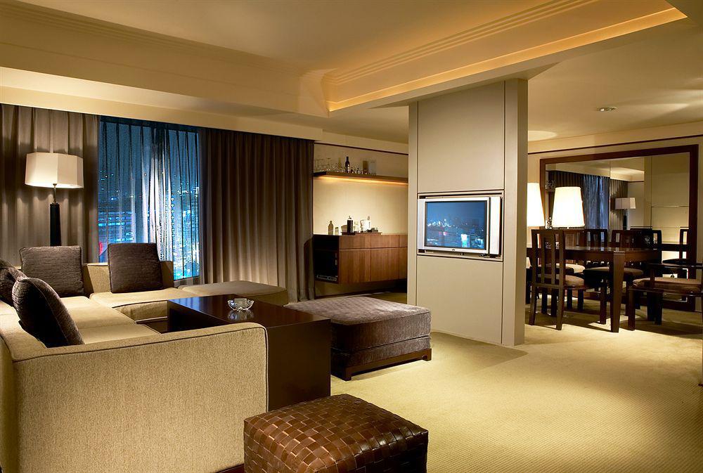 Regent Taipei Hotel Exterior photo A suite at the Mandarin Oriental, Tokyo