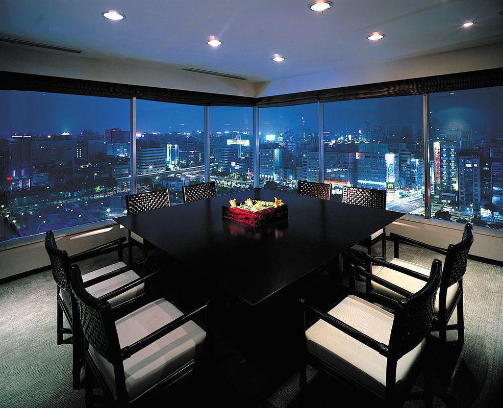 Regent Taipei Hotel Restaurant photo The 360° Club